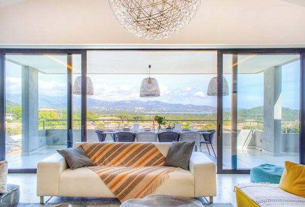 Televisie en een tafeltennistafel