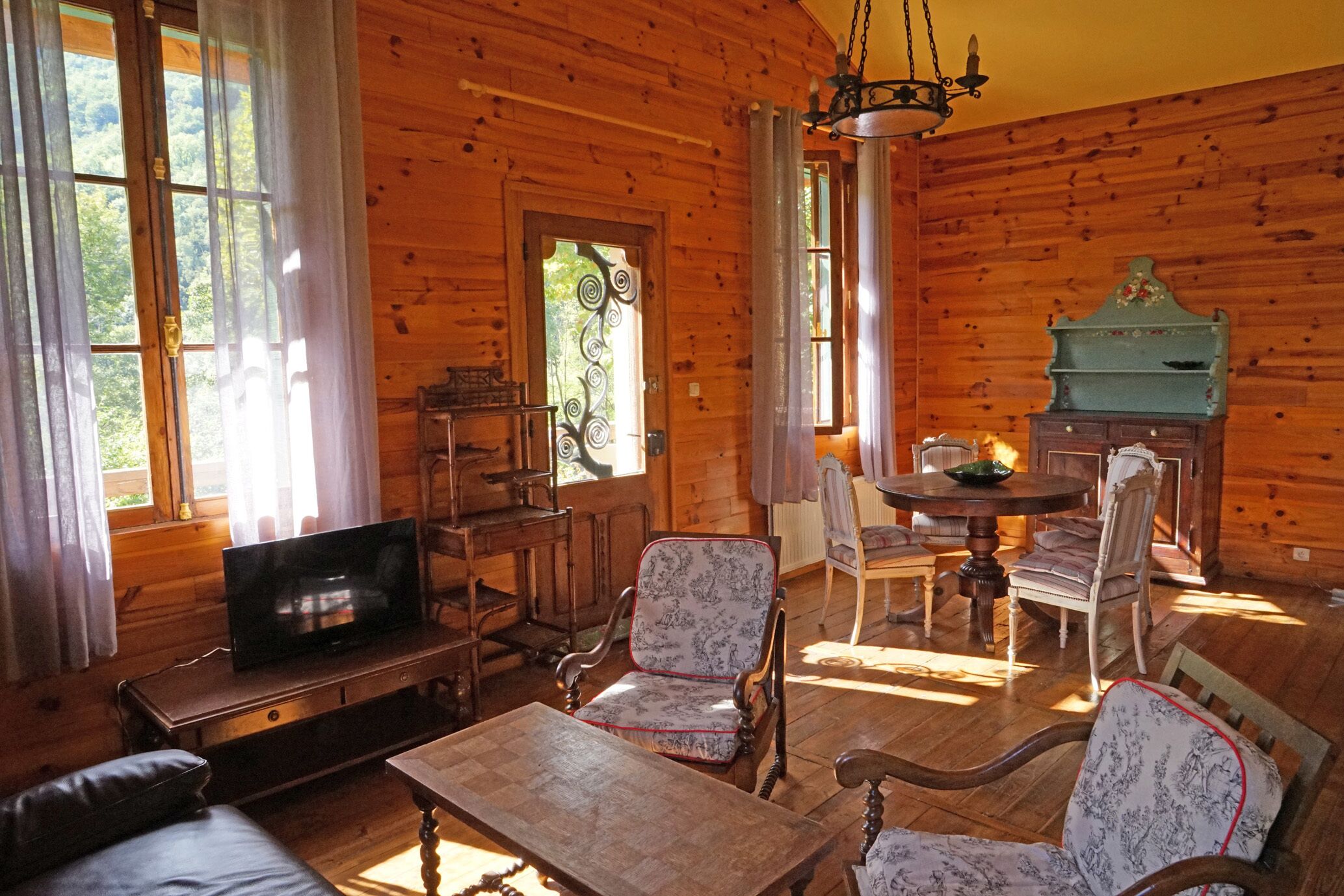 Warm house, terrace, garden and parking