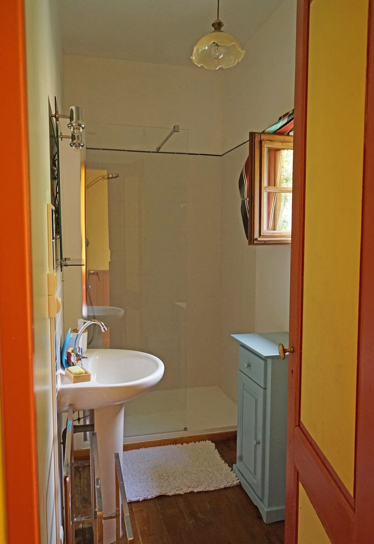 Warm house, terrace, garden and parking