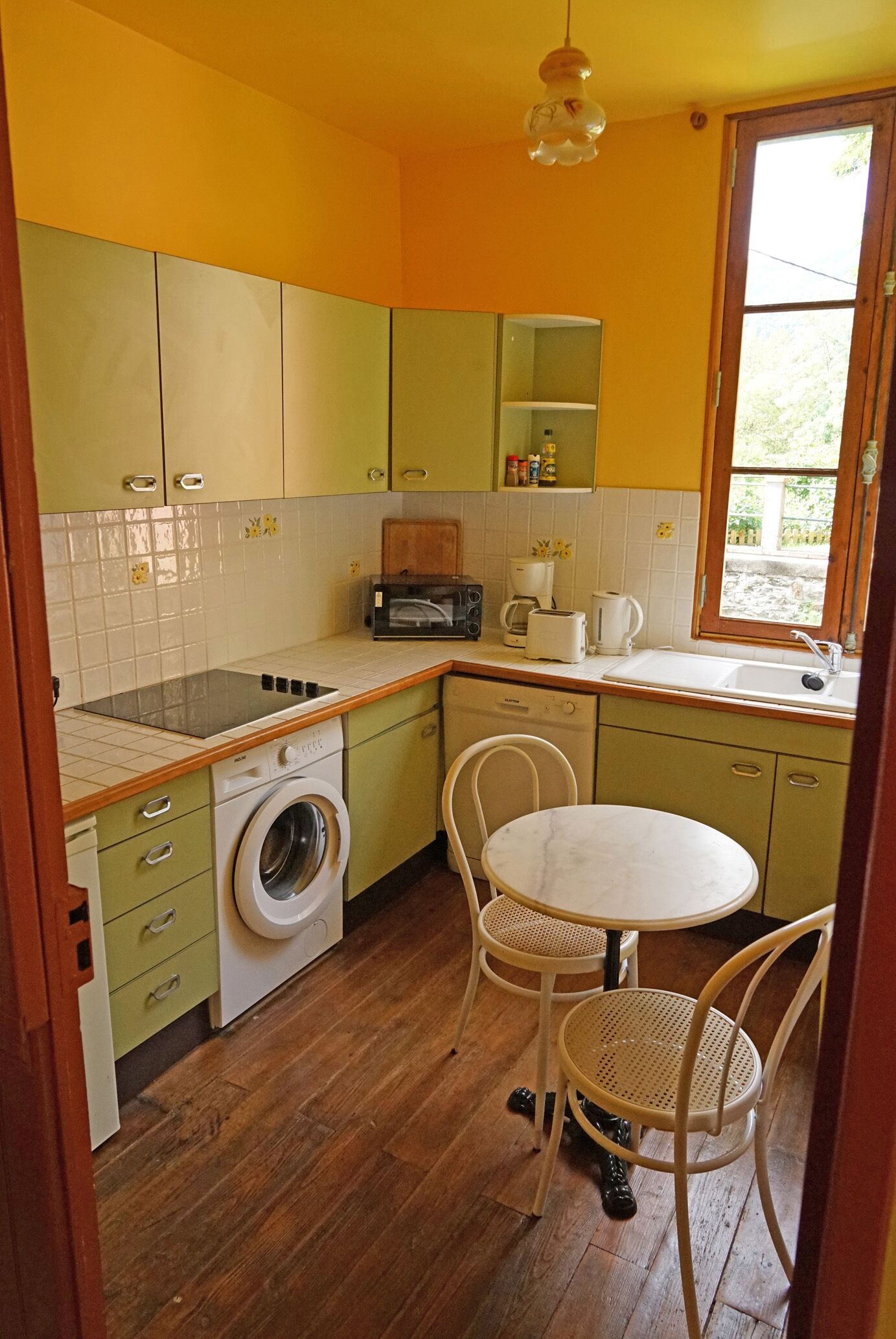 Warm house, terrace, garden and parking