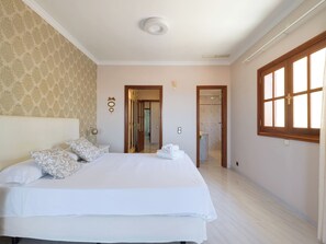 3 quartos, ferros/tábuas de passar roupa, Wi-Fi de cortesia