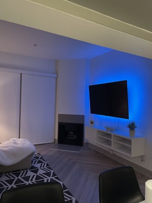 Interior - Spacious one bedroom apartment on Ventura Blvd! (Los Angeles)
