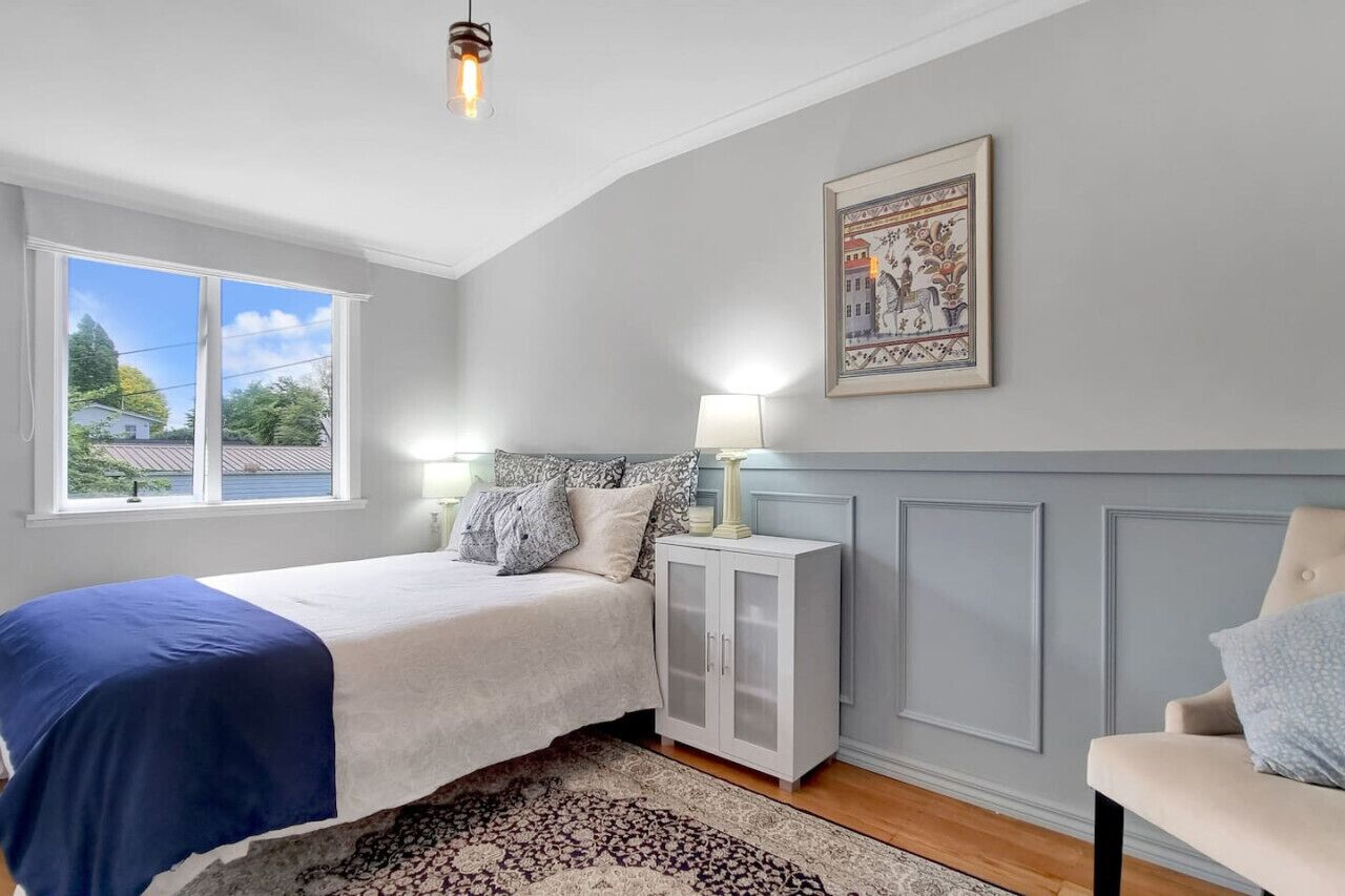 4 bedrooms, desk, iron/ironing board, WiFi