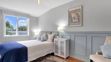 4 bedrooms, desk, iron/ironing board, WiFi