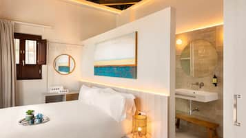 Deluxe One Bedroom Penthouse with Private Rooftop and Jacuzzi | 1 bedroom, in-room safe, individually decorated, individually furnished