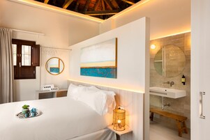 Deluxe One Bedroom Penthouse with Private Rooftop and Jacuzzi | 1 dormitorio, caja fuerte, decoración individual y mobiliario individual