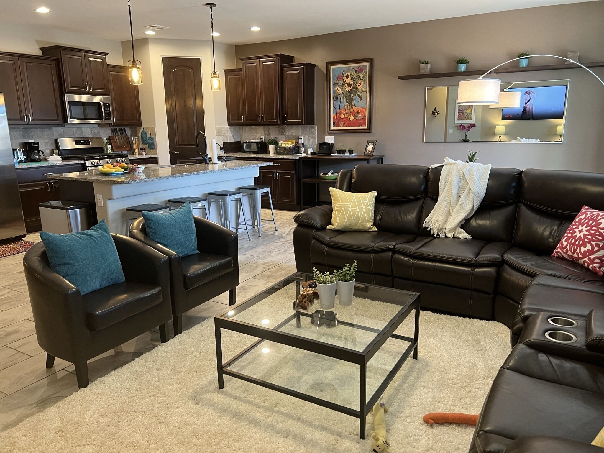 NEW 3 bdrm HOUSE w/ huge SPA, gas BBQ and 57' air conditioned garage! PETS OK!