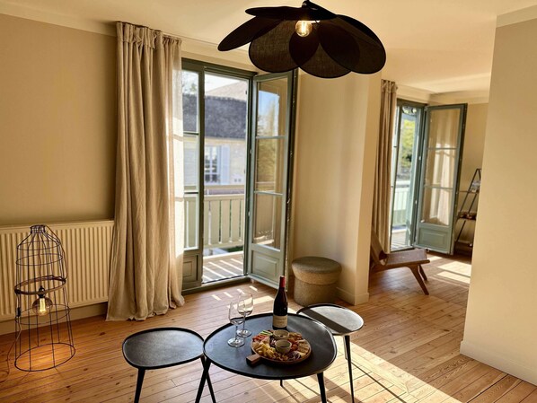 Premium bedding, down comforters, pillowtop beds, individually decorated