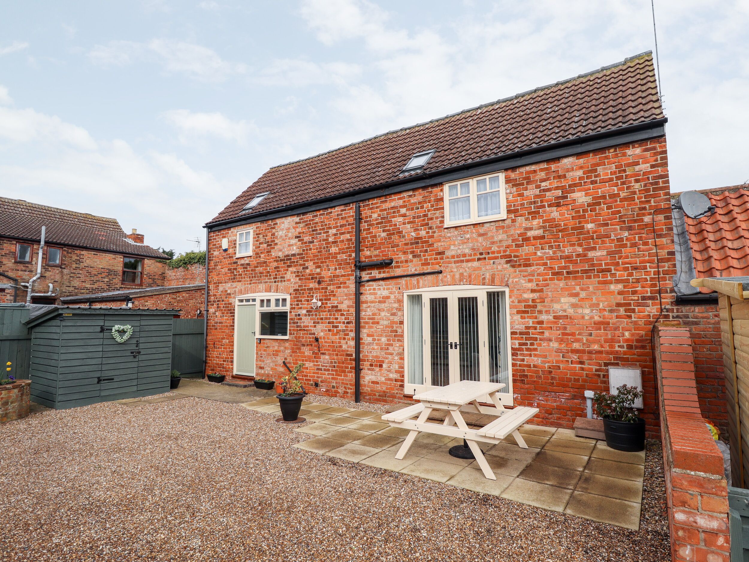 HOLLY BARN, pet friendly, with a garden in Ottringham