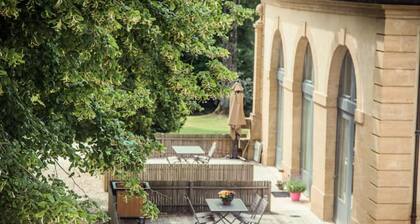 The Caryatids apartment