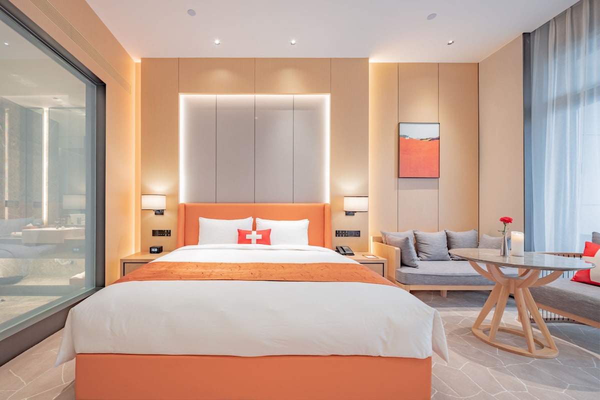 Standaard eenpersoonskamer | Een minibar, een kluis op de kamer, gratis wifi, beddengoed