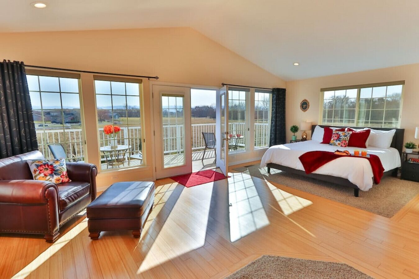 3 habitaciones, tabla de planchar con plancha, wifi y ropa de cama 