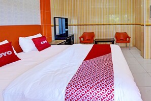 Desk, free WiFi, bed sheets
