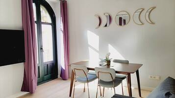 Standaard appartement | Woonruimte | Een smart-tv