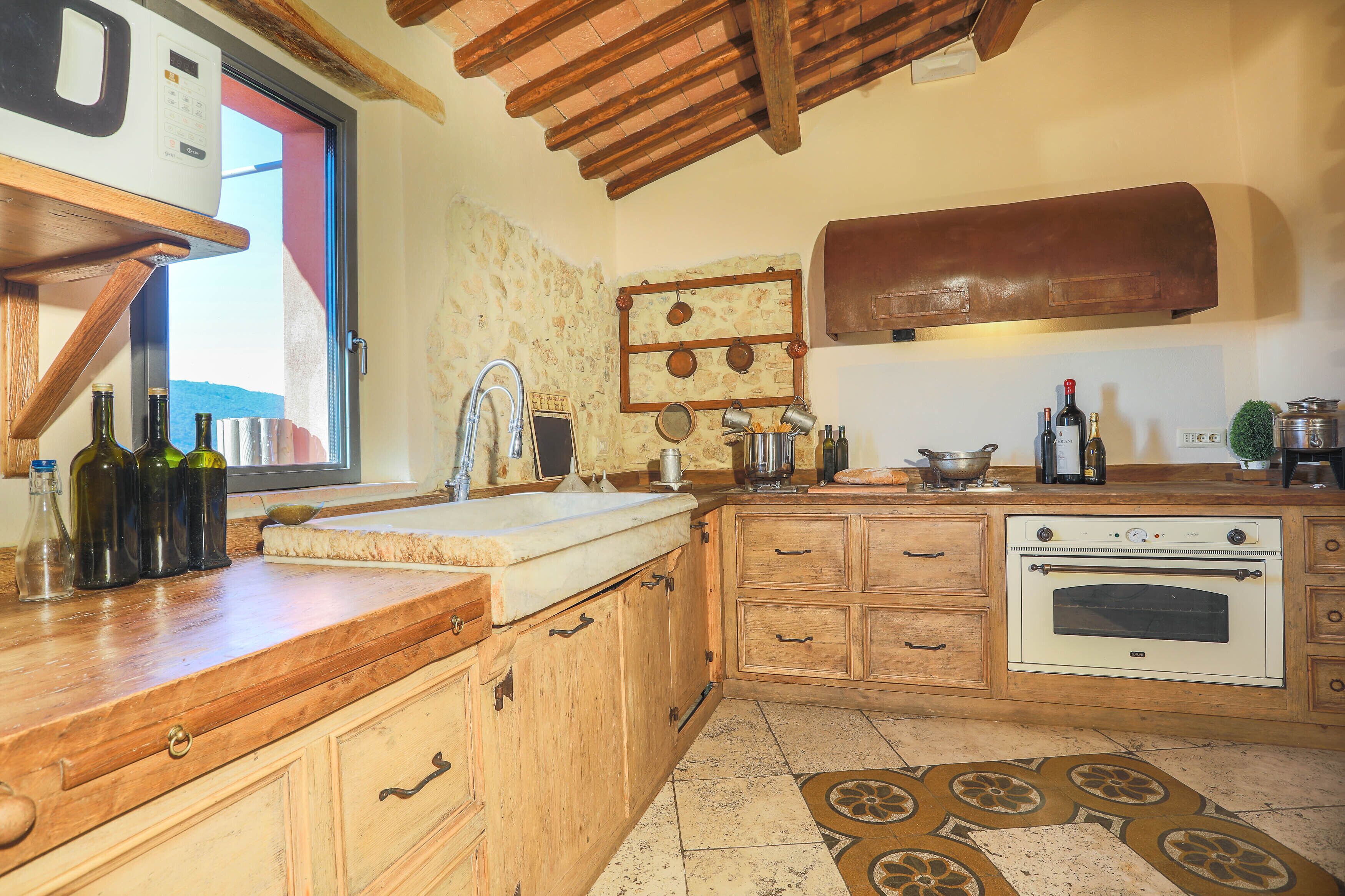 Villa in the historical center with garden, pool, spa and AC