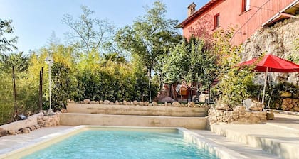 Villa in the historical center with private garden, pool, spa and AC