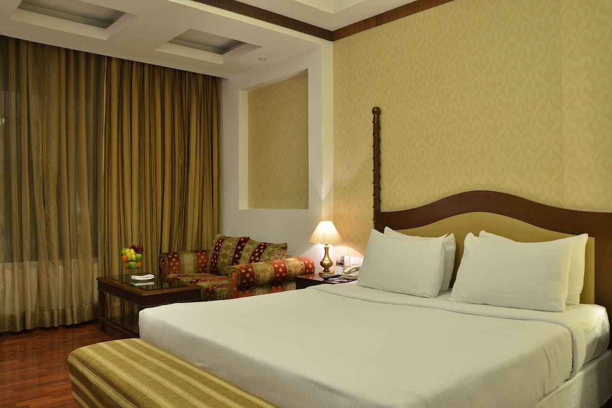 Kamar Deluks | Seprai premium, selimut bulu angsa, busa memori, dan brankas
