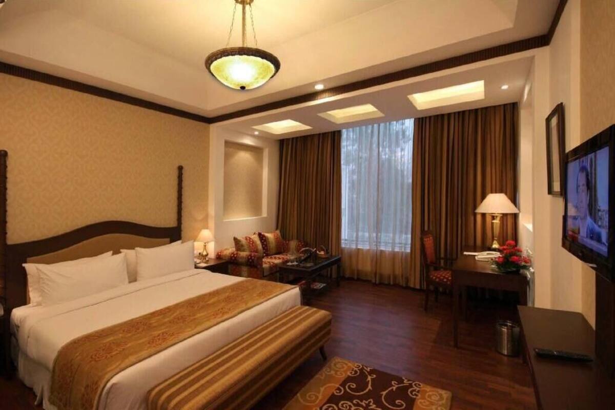 Seprai premium, selimut bulu angsa, busa memori, dan brankas