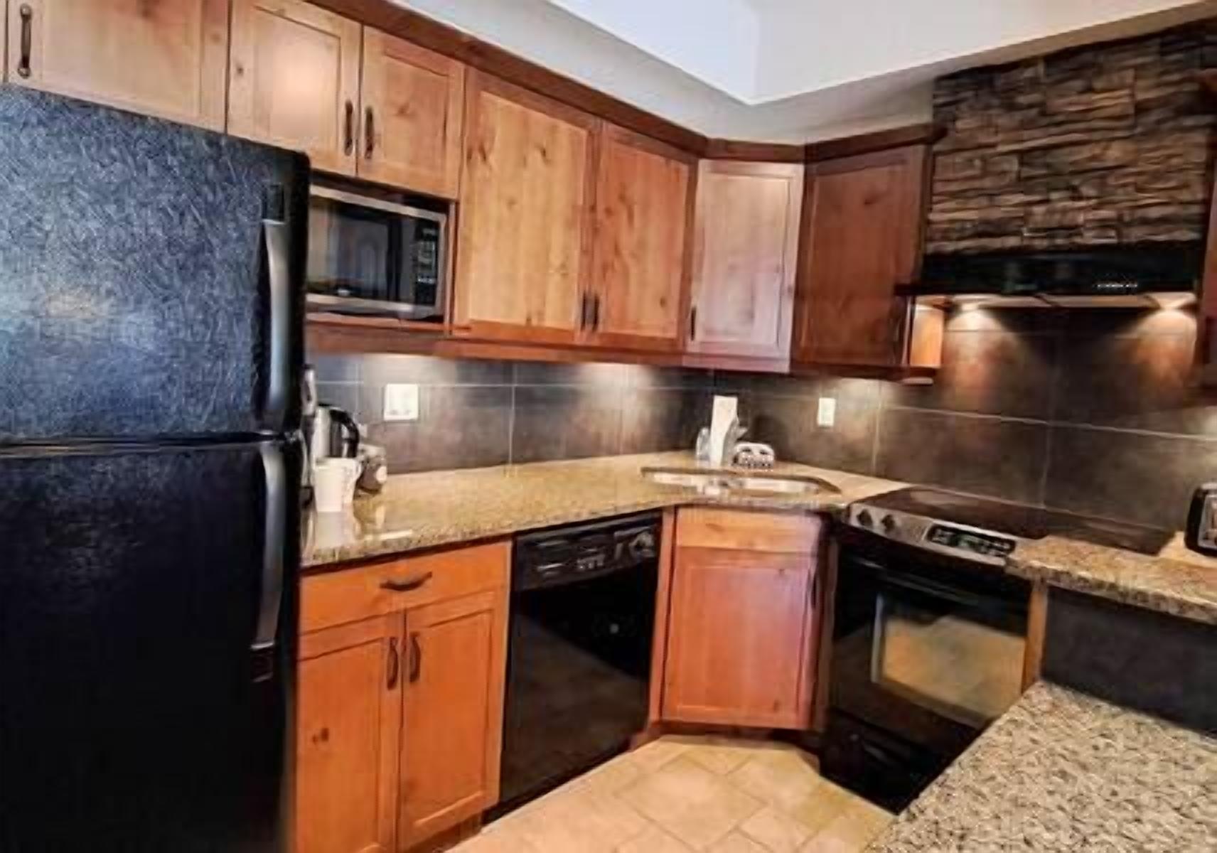 雪櫃、微波爐、焗爐、爐具