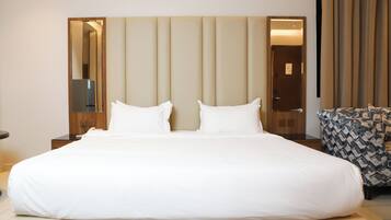 Junior Room | Premium bedding, pillowtop beds, in-room safe, blackout drapes