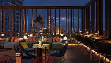 2 bars/lounges, poolside bar