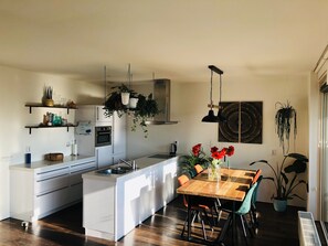 Dining - Gorgeous apartment near Center/ Airport (+parking) (Amsterdam)