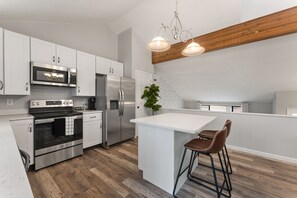 Fridge, microwave, oven, stovetop - Poconos Game Cabin: Arcade, Hot Tub, Fire Pit! (, Tobyhanna)