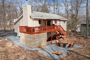 Exterior - Poconos Game Cabin: Arcade, Hot Tub, Fire Pit! (, Tobyhanna)