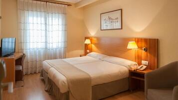 Hypo-allergenic bedding, desk, laptop workspace, free WiFi