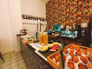 Breakfast buffet - Hotel Mercado by gaiarooms (Salamanca)