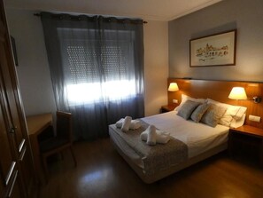 Ropa de cama hipoalergénica, cubrecamas y escritorio 
