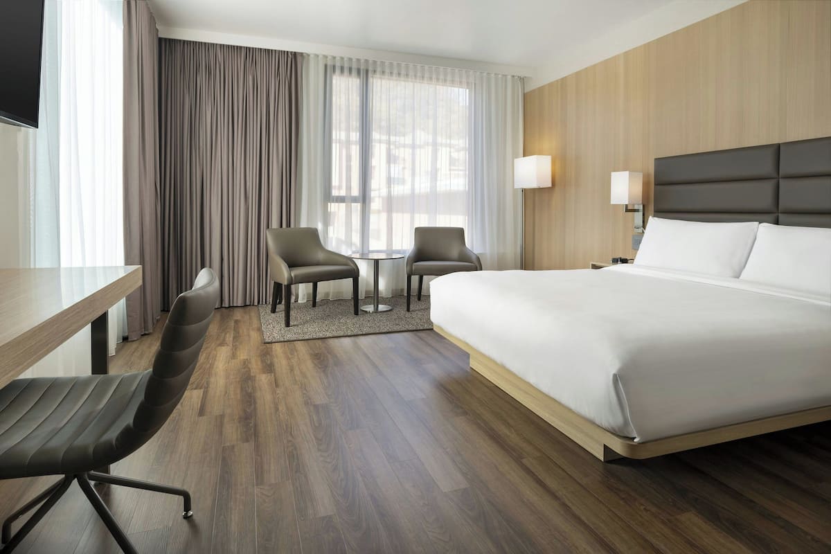 1 bedroom, premium bedding, pillowtop beds, desk