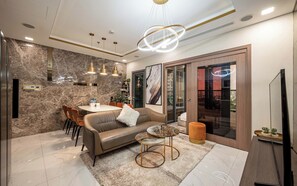 Apartamento luxo, 1 cama King e sofá-cama, sacada, vista para a cidade | Vista do quarto