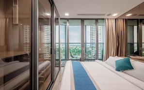 Deluxe Apartment, 1 Queen Bed, Balcony, City View