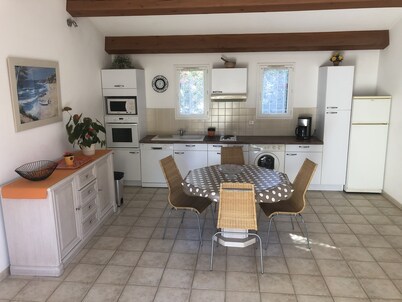 Apartment in semi-detached villa in the countryside and 400 metres from the sea