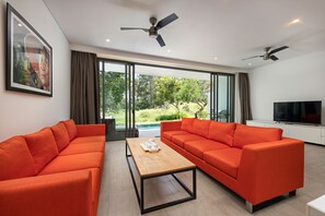 45-inch flat-screen TV with cable channels, TV - The Point Villa Da Nang (Da Nang)