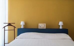 3 chambres, bureau, fer et planche à repasser, lit parapluie