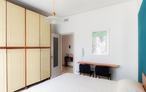 3 bedrooms, desk, iron/ironing board, travel crib