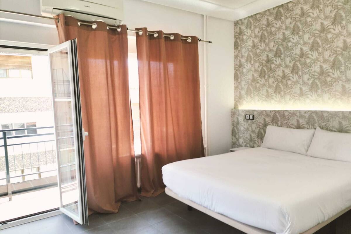 ห้องแฟมิลี่ | เครื่องนอนป้องกันสารก่อภูมิแพ้, ผ้านวมขนเป็ด, โต๊ะทำงาน