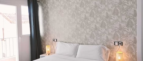 Comfort Room | Hypo-allergenic bedding, desk, laptop workspace, free WiFi