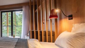 Chambre Supérieure, vue montagne | Coffres-forts dans les chambres, bureau