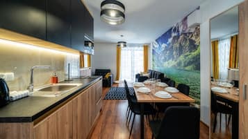 Apartment (D7) | Living area | Flat-screen TV, table tennis