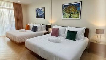 6 bedrooms, iron/ironing board, WiFi