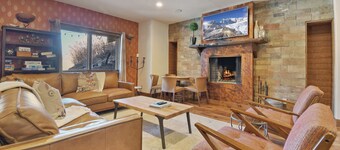 Book a Ski Stay! Luxury 8-Bedroom Home in Heart of Park City,Walk to Main St