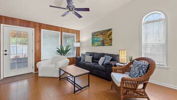 House, Multiple Beds, Patio, Garden View | Living area | 40-inch TV with digital channels