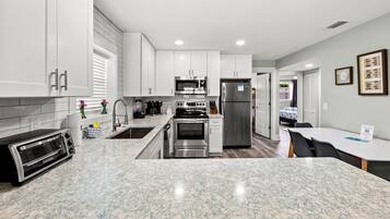 Apartment, Multiple Beds, Balcony, Garden View | Private kitchen | Fridge, microwave, oven, stovetop