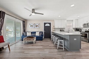 冰箱、微波炉、烤箱、炉灶