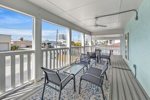 Apartment, Multiple Beds, Patio, Garden View | Property grounds