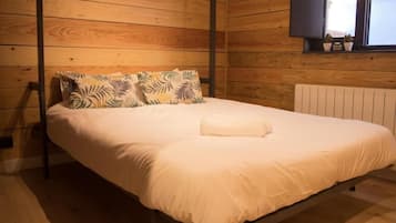 Dobbelt- eller tomannsrom | Allergitestet sengetøy, dundyner, lydisolert og wi-fi (inkludert)