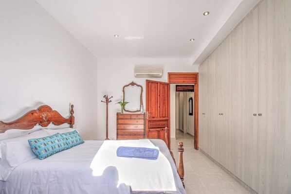 4 chambres, fer et planche à repasser, Wi-Fi gratuit, draps fournis